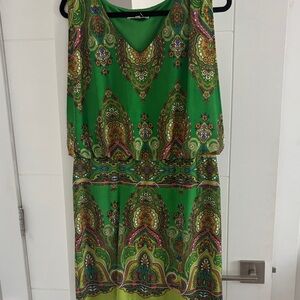 Sandra Darren Green Paisley V-Neck Midi Dress